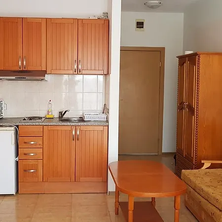 Апартамент Elit 2 Self-catered One Bedroom *