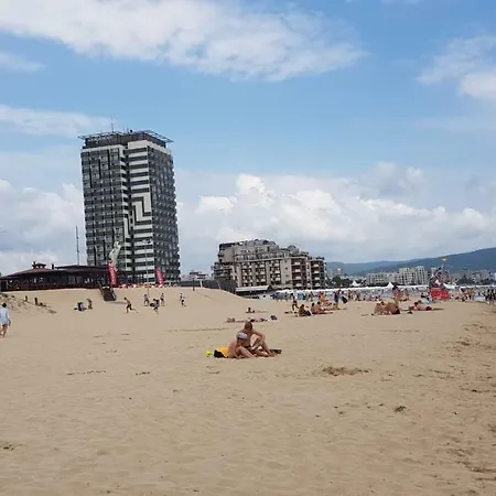 Elit 2 Self-catered One Bedroom Апартамент