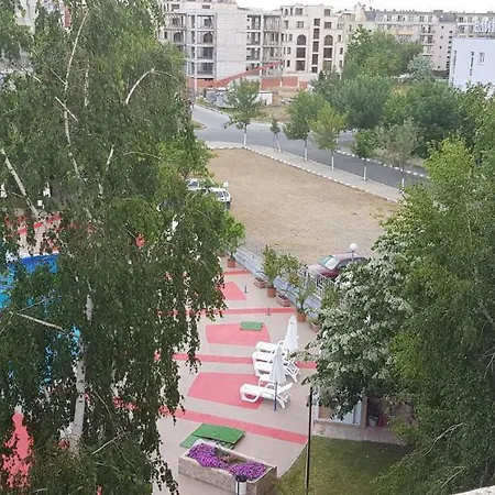 Elit 2 Self-catered One Bedroom Апартамент