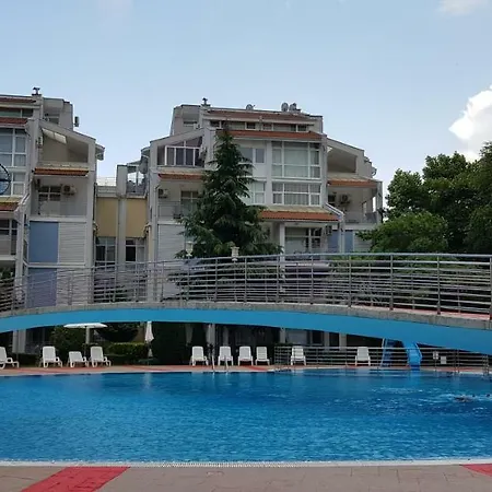 Elit 2 Self-catered One Bedroom Апартамент *