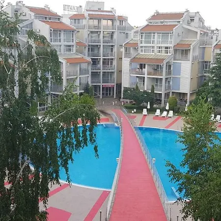 Elit 2 Self-catered One Bedroom Апартамент